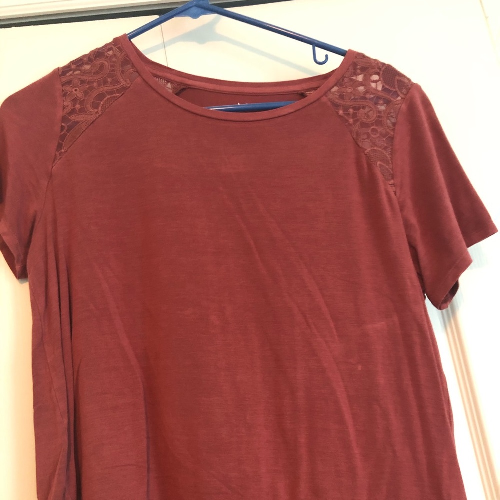 Lace shoulders t-shirt